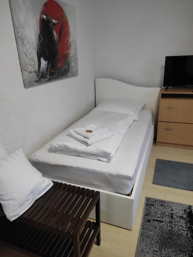 Veitsbronn Gaestezimmer Boxenstopp מראה חיצוני תמונה