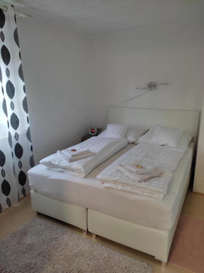 Veitsbronn Gaestezimmer Boxenstopp מראה חיצוני תמונה